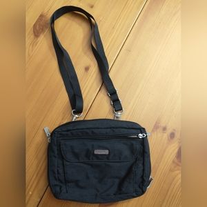 Baggallini black bag
